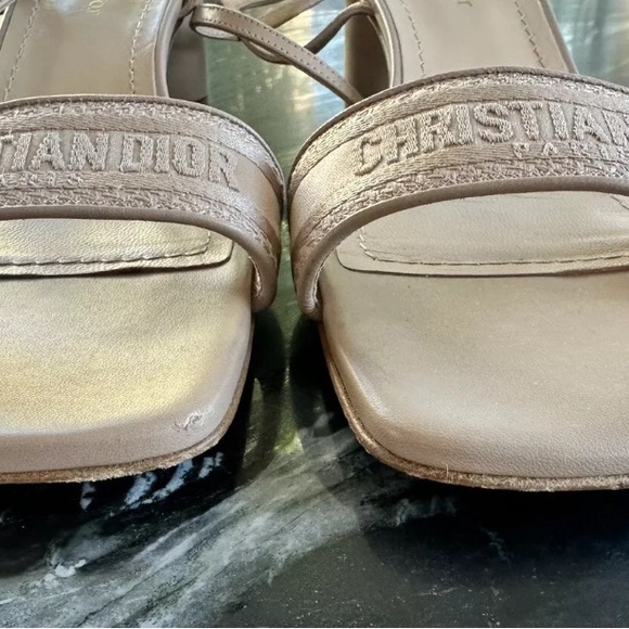 Sandals have only been worn once and are in fantastic shape! Nude/Pink - Picture 4 of 6